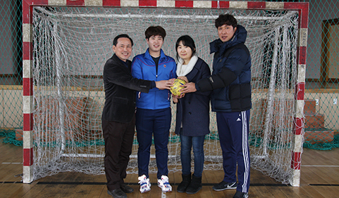 좌측부터 필자, ○○○ 학생(서울대학교 체육교육과 합격생), 담임선생님, 핸드볼코치 선생님