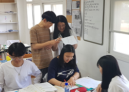 친구와 함께 도형을 그리는 시간