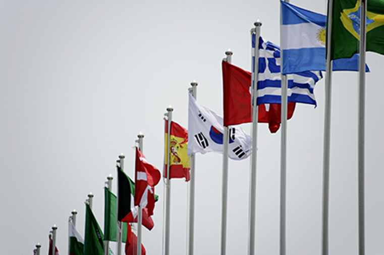  사이가 좋지 않은 나라의 사람마저도 친구로 만드는 것이 외교관의 핵심!