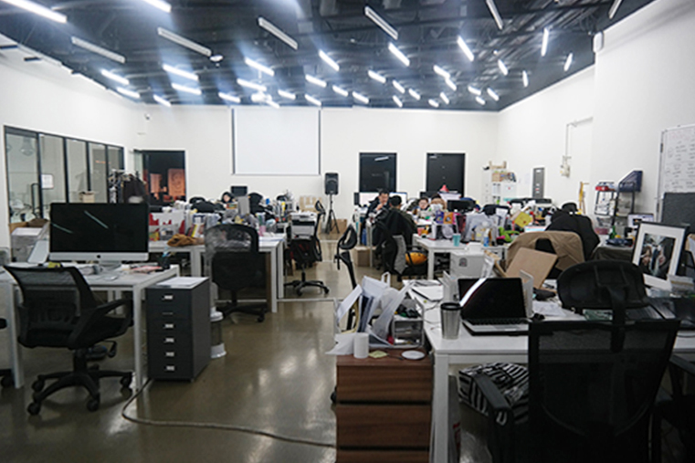  72초 드라마의 모태인 사무실 풍경