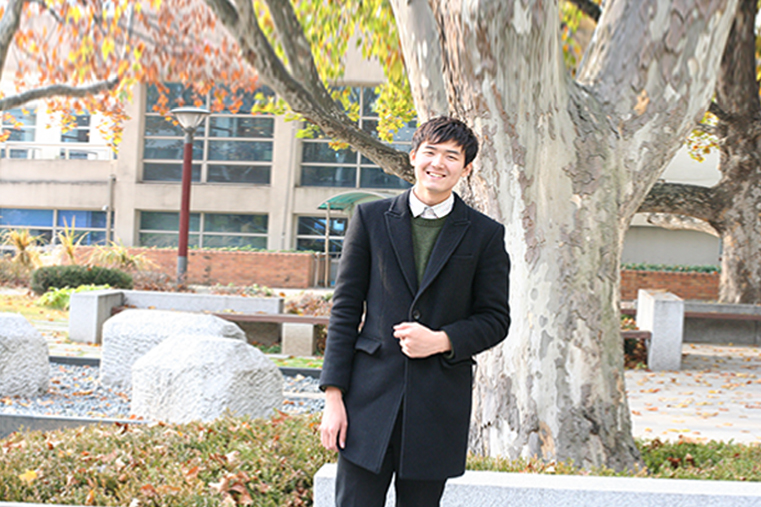 철학을 선택하기까지 우여곡절이 많았지만 해맑은 표정이 말해주듯 그는 지금 행복하다