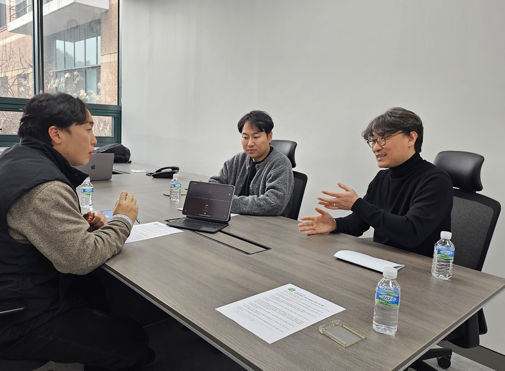 ▲ 질문에 답변하는 김태형 교수(가운데)‧김광수 교수(우)